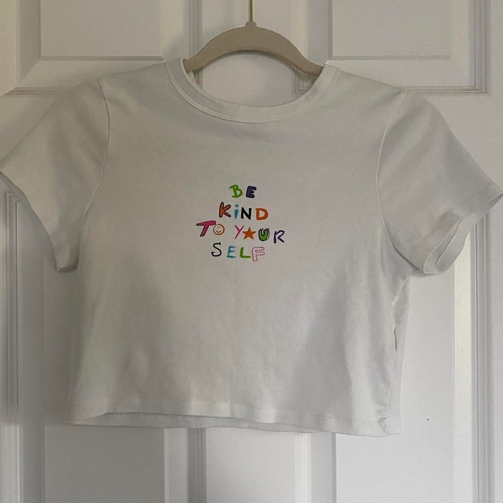 Cotton on graphic cropped tee
“Be Kind To Yourself” ~very true